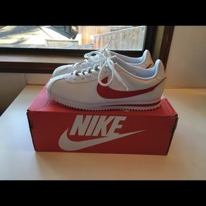 Nike Cortez Youth Size 5.5 (Women’s 7)